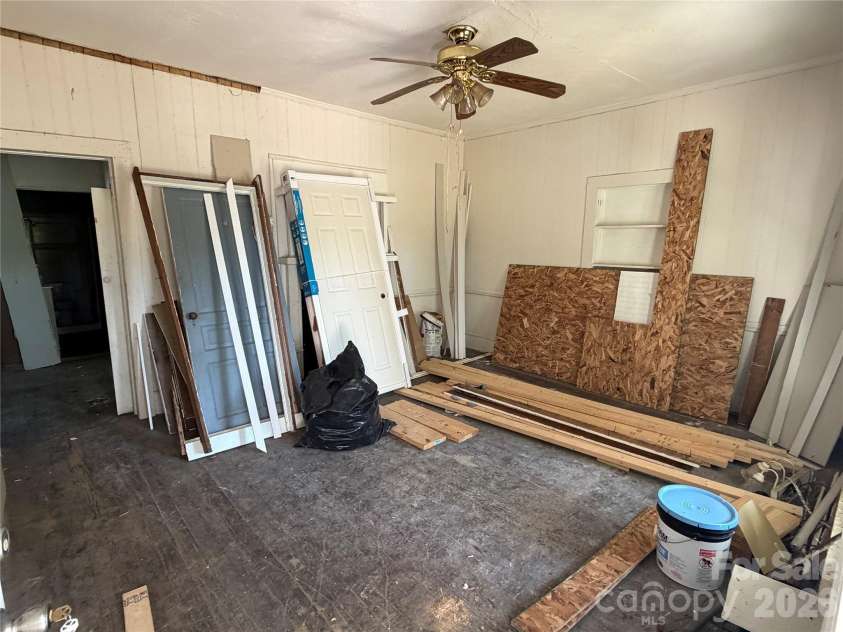 512 2nd Street, Cherryville, NC 28021.  MLS# CAR4370476, YatesRealty ID 20478. 