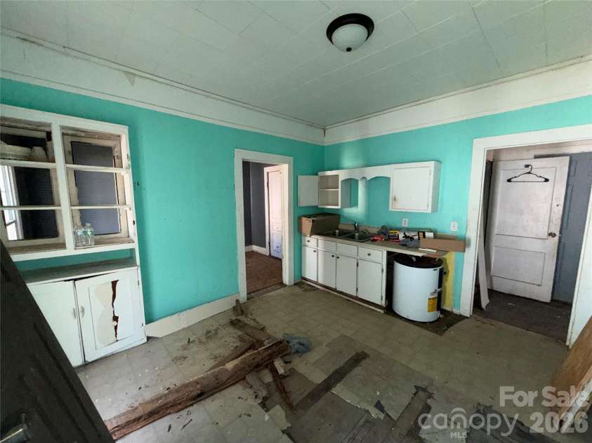 512 2nd Street, Cherryville, NC 28021.  MLS# CAR4370476, YatesRealty ID 20478. 