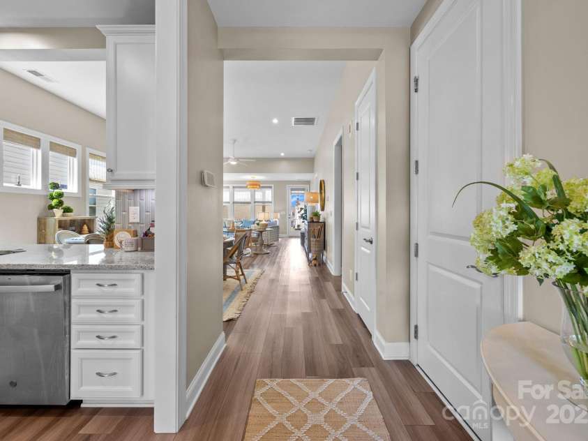 6025 Blissful Drive, Charlotte, NC 28215.  MLS# CAR4300441, YatesRealty ID 2048. 