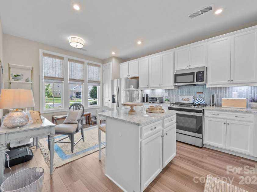 6025 Blissful Drive, Charlotte, NC 28215.  MLS# CAR4300441, YatesRealty ID 2048. 