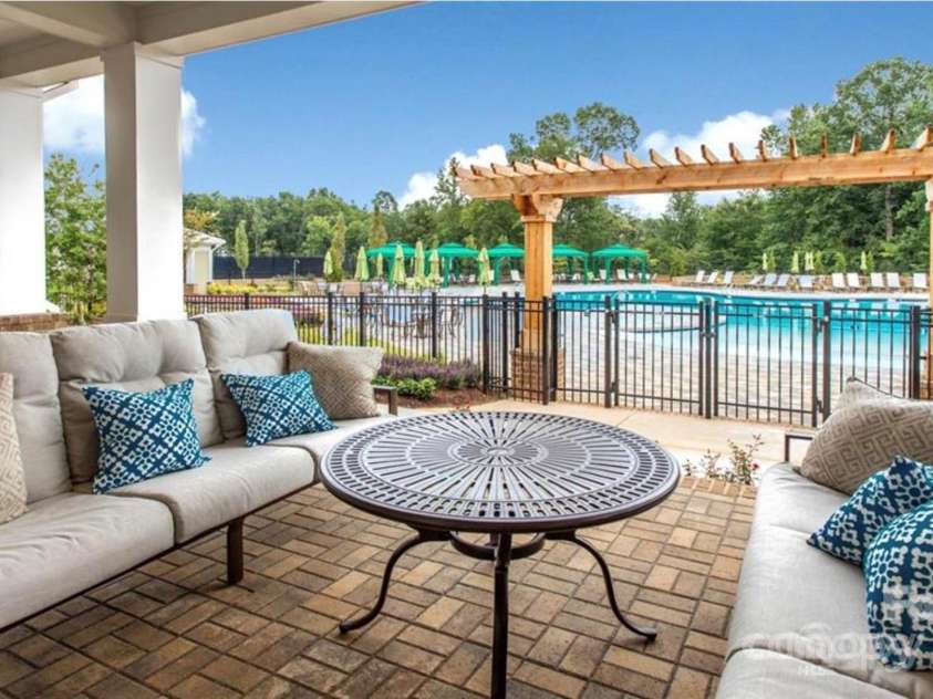 6025 Blissful Drive, Charlotte, NC 28215.  MLS# CAR4300441, YatesRealty ID 2048. 