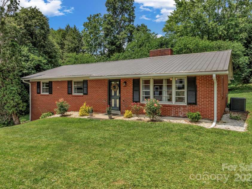 53 Belmont Street, Canton, NC 28716.  MLS# CAR4265997, YatesRealty ID 20480. 