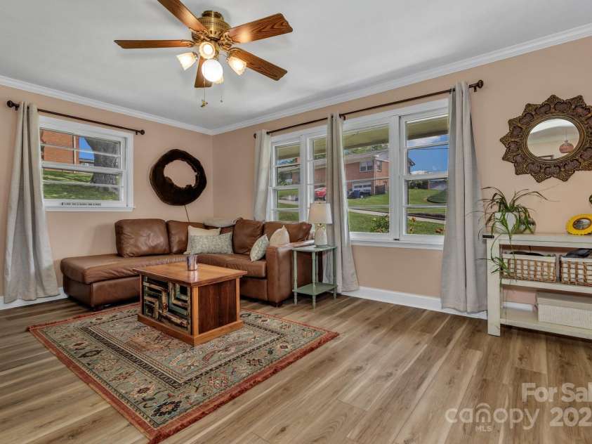 53 Belmont Street, Canton, NC 28716.  MLS# CAR4265997, YatesRealty ID 20480. 