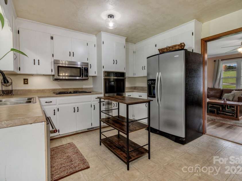 53 Belmont Street, Canton, NC 28716.  MLS# CAR4265997, YatesRealty ID 20480. 