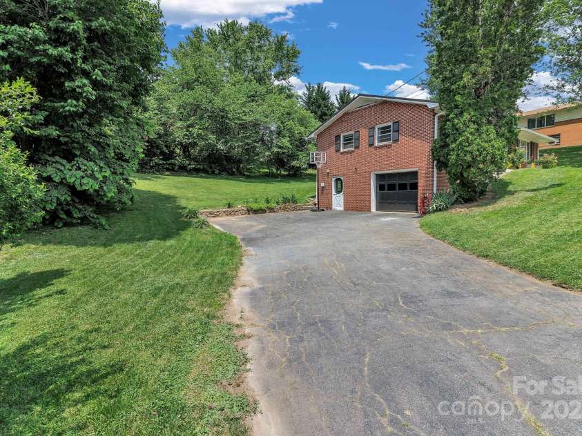 53 Belmont Street, Canton, NC 28716.  MLS# CAR4265997, YatesRealty ID 20480. 