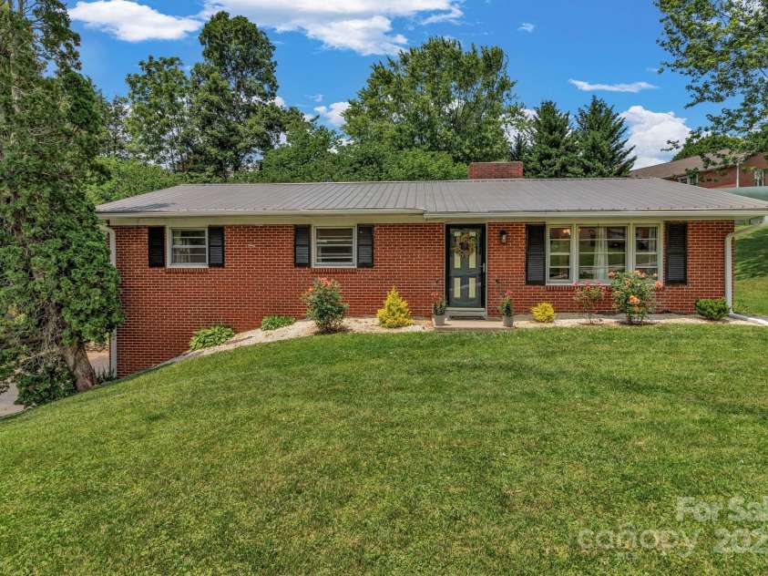 53 Belmont Street, Canton, NC 28716.  MLS# CAR4265997, YatesRealty ID 20480. 
