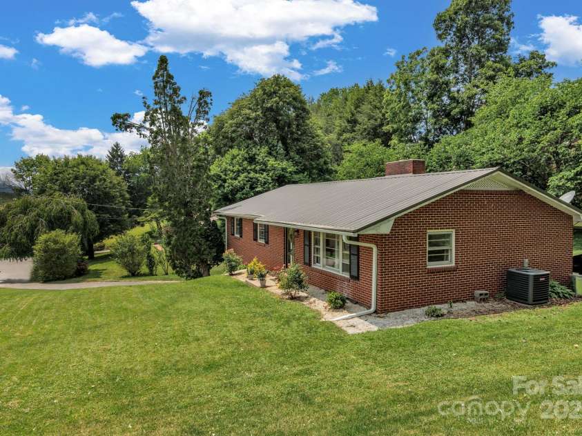 53 Belmont Street, Canton, NC 28716.  MLS# CAR4265997, YatesRealty ID 20480. 