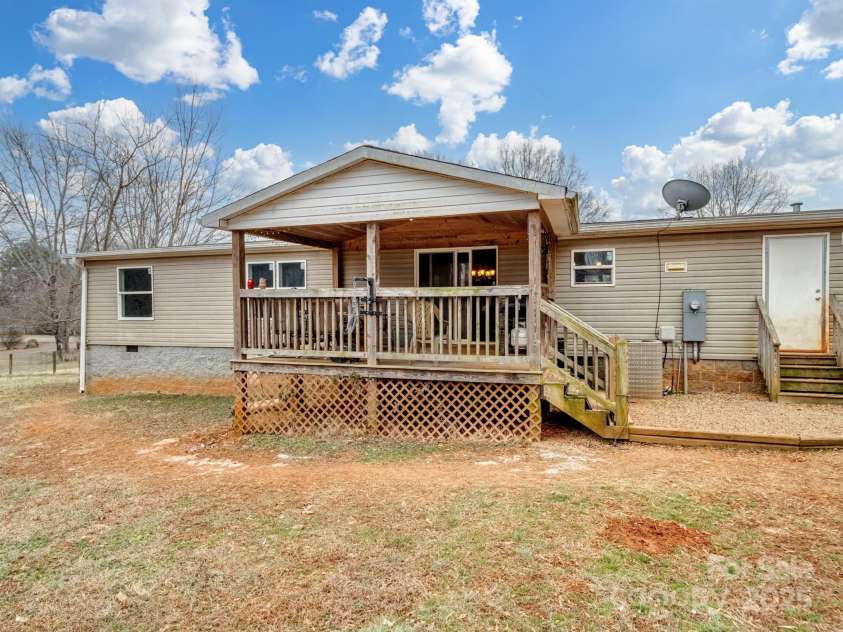 143 Branchwood Road, Statesville, NC 28625.  MLS# CAR4205107, YatesRealty ID 20481. 
