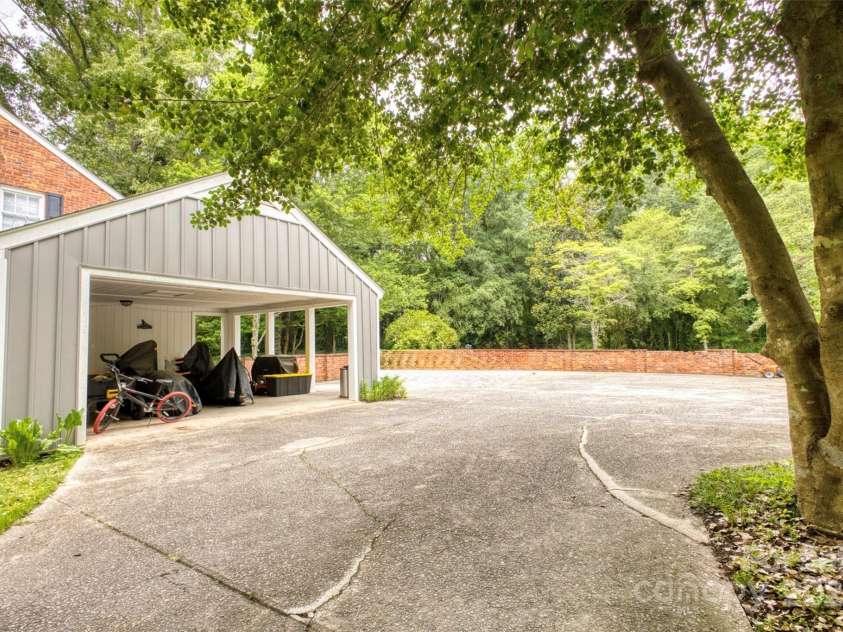 1010 Forest Drive, Lancaster, SC 29720.  MLS# CAR4264751, YatesRealty ID 20482. 