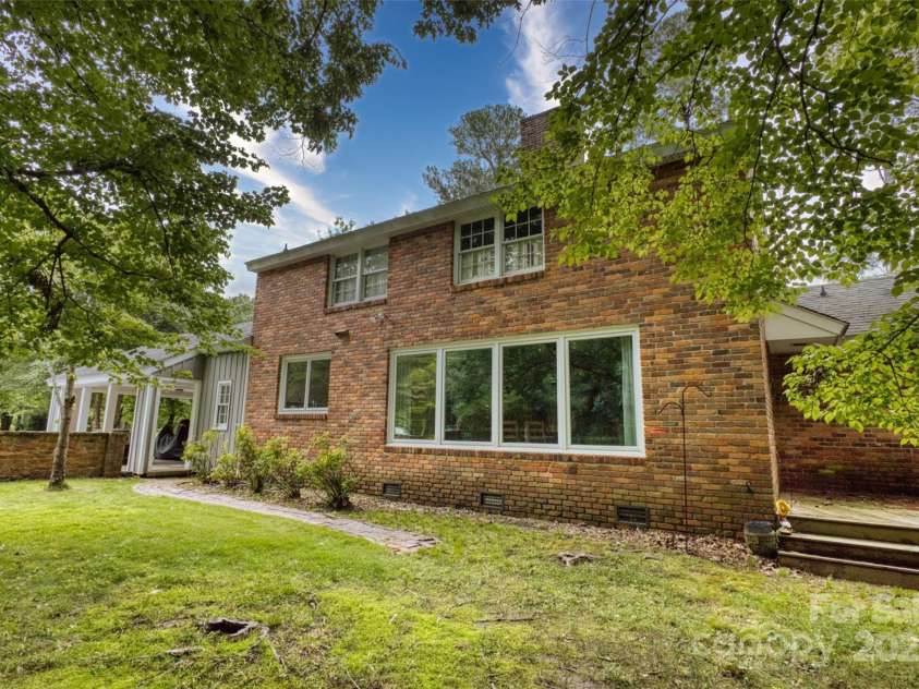 1010 Forest Drive, Lancaster, SC 29720.  MLS# CAR4264751, YatesRealty ID 20482. 
