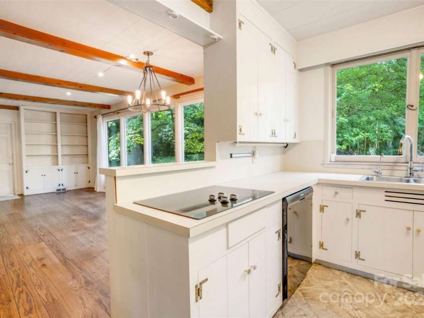 1010 Forest Drive, Lancaster, SC 29720.  MLS# CAR4264751, YatesRealty ID 20482. 
