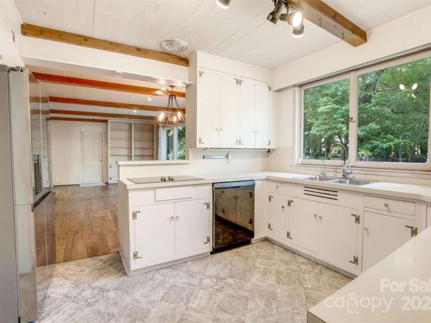 1010 Forest Drive, Lancaster, SC 29720.  MLS# CAR4264751, YatesRealty ID 20482. 