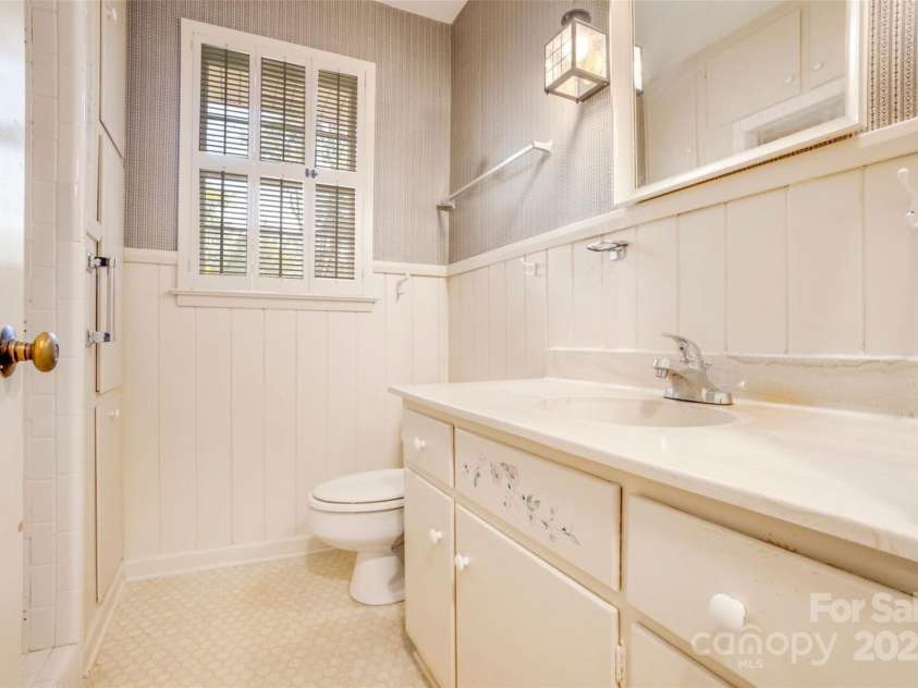 1010 Forest Drive, Lancaster, SC 29720.  MLS# CAR4264751, YatesRealty ID 20482. 