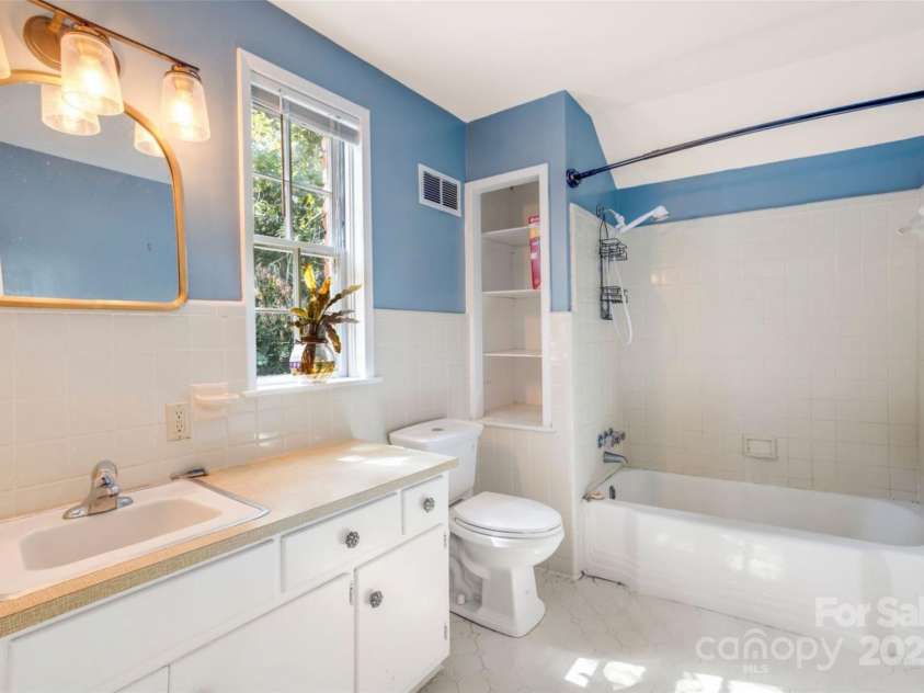 1010 Forest Drive, Lancaster, SC 29720.  MLS# CAR4264751, YatesRealty ID 20482. 