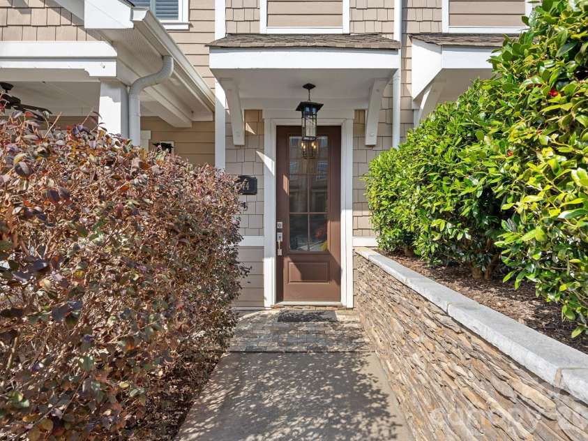 744 Amalfi Drive, Davidson, NC 28036.  MLS# CAR4351624, YatesRealty ID 20482. 