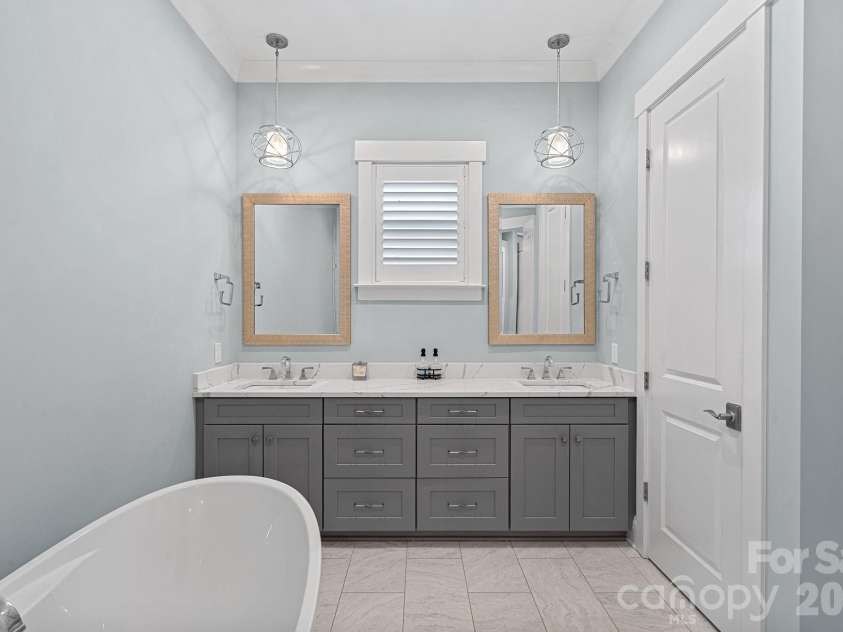 744 Amalfi Drive, Davidson, NC 28036.  MLS# CAR4351624, YatesRealty ID 20482. 
