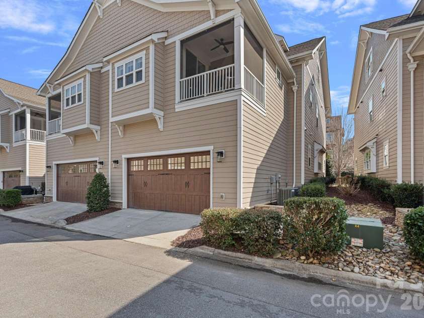 744 Amalfi Drive, Davidson, NC 28036.  MLS# CAR4351624, YatesRealty ID 20482. 