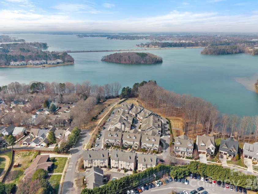 744 Amalfi Drive, Davidson, NC 28036.  MLS# CAR4351624, YatesRealty ID 20482. 