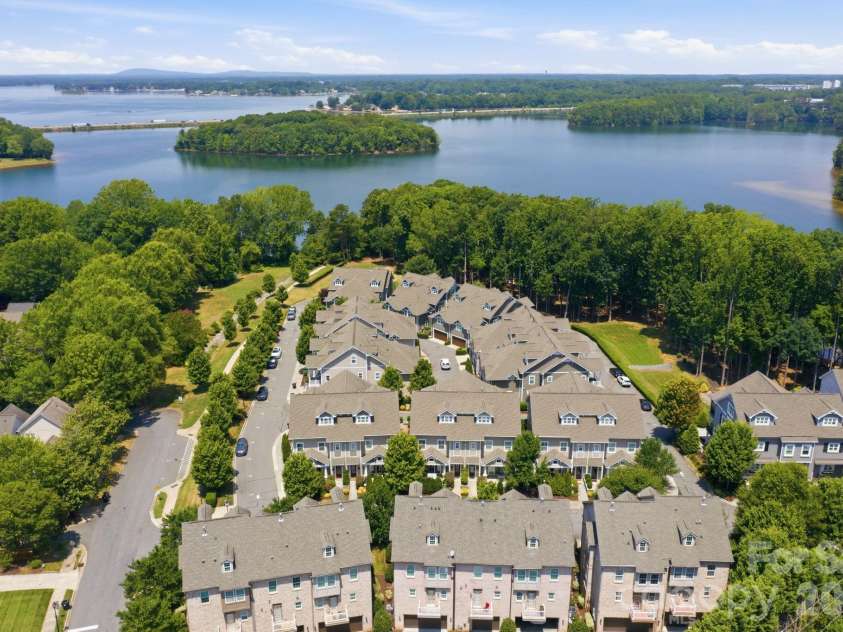 744 Amalfi Drive, Davidson, NC 28036.  MLS# CAR4400589, YatesRealty ID 20482. 