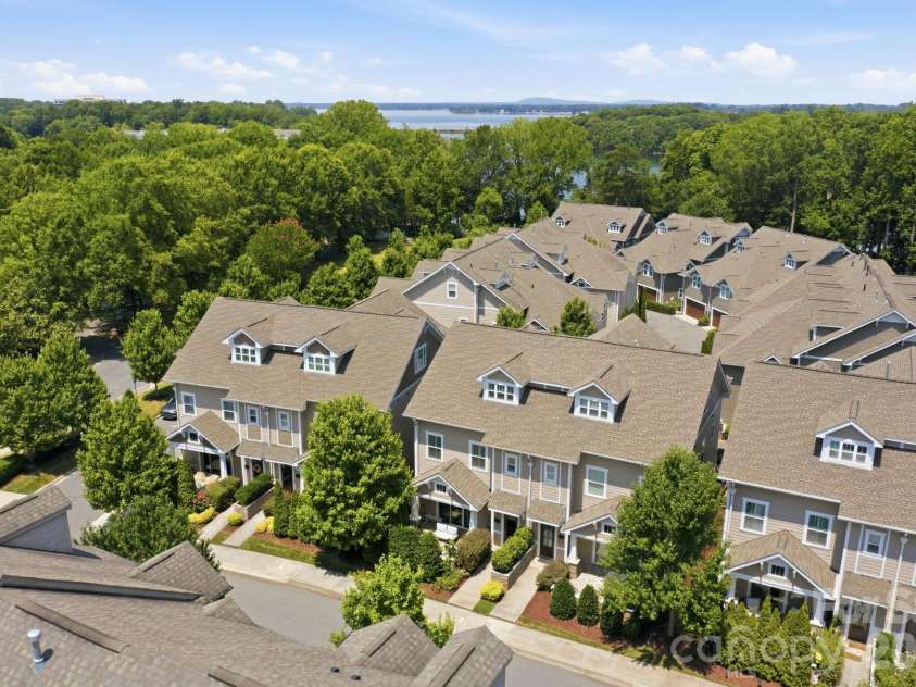 744 Amalfi Drive, Davidson, NC 28036.  MLS# CAR4400589, YatesRealty ID 20482. 