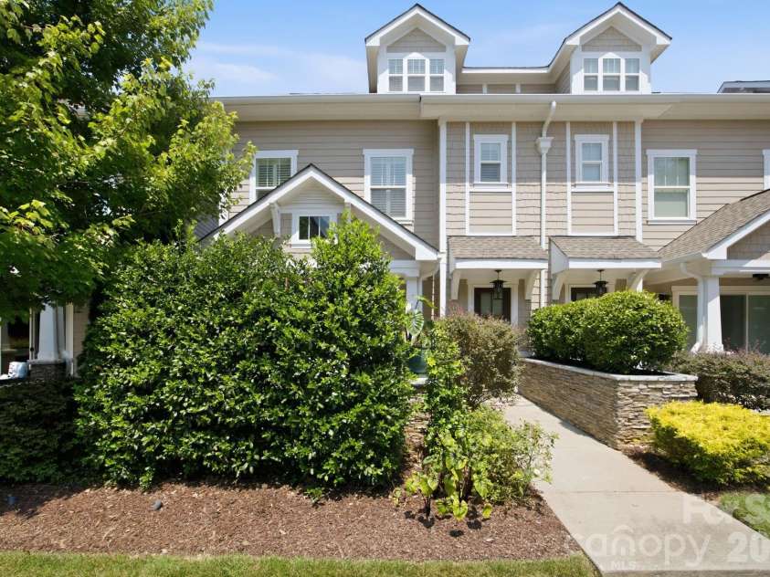 744 Amalfi Drive, Davidson, NC 28036.  MLS# CAR4400589, YatesRealty ID 20482. 