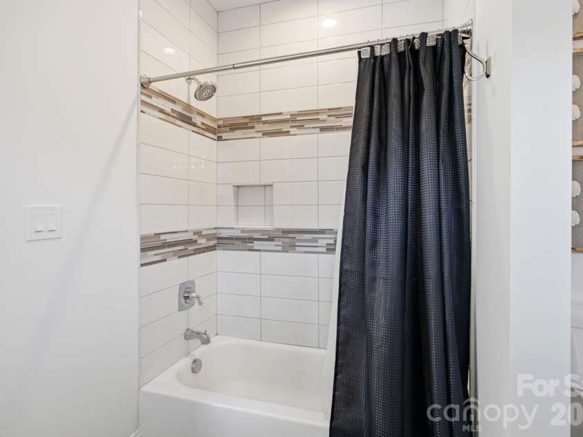 744 Amalfi Drive, Davidson, NC 28036.  MLS# CAR4400589, YatesRealty ID 20482. 