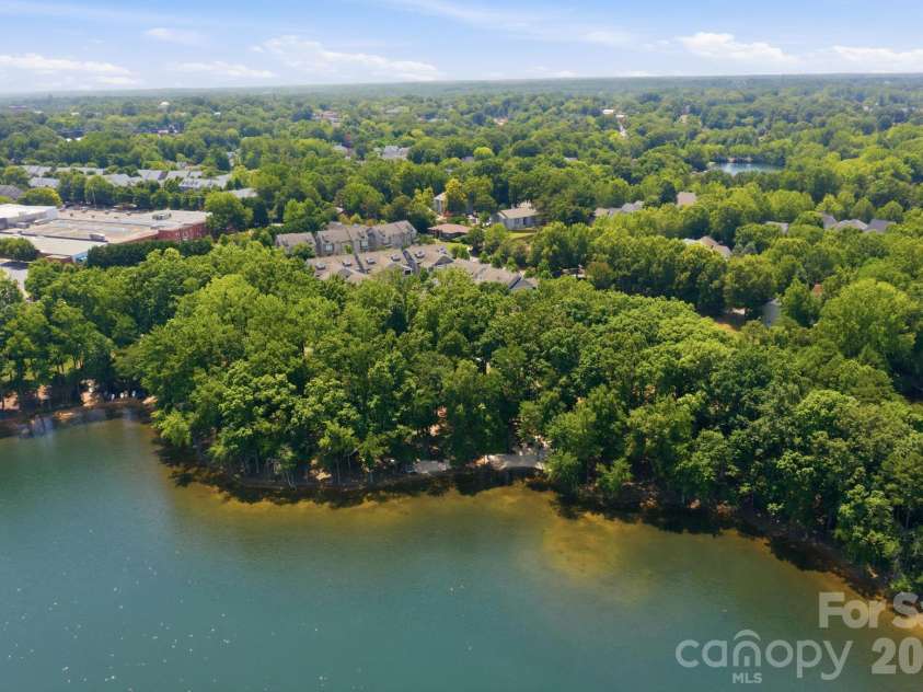 744 Amalfi Drive, Davidson, NC 28036.  MLS# CAR4400589, YatesRealty ID 20482. 