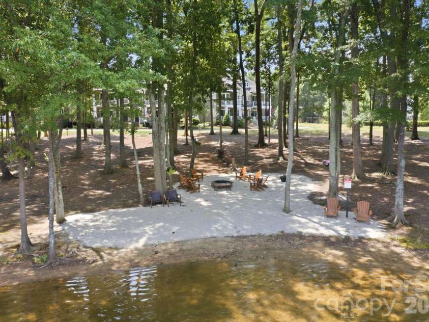 744 Amalfi Drive, Davidson, NC 28036.  MLS# CAR4400589, YatesRealty ID 20482. 