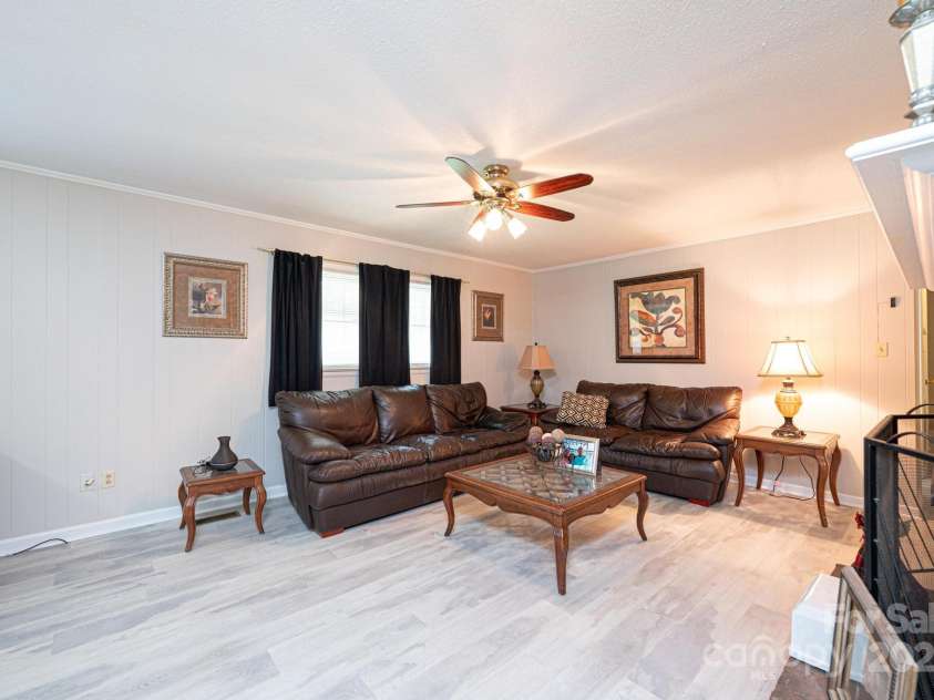 1211 25th Street, Hickory, NC 28602.  MLS# CAR4271007, YatesRealty ID 20483. 