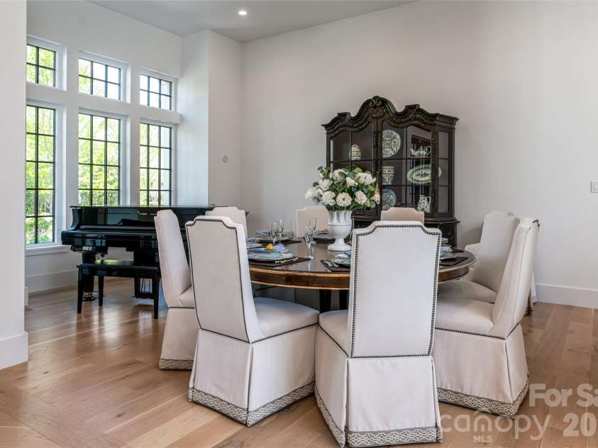 6 Stansbury Drive, Asheville, NC 28803.  MLS# CAR4377090, YatesRealty ID 20483. 