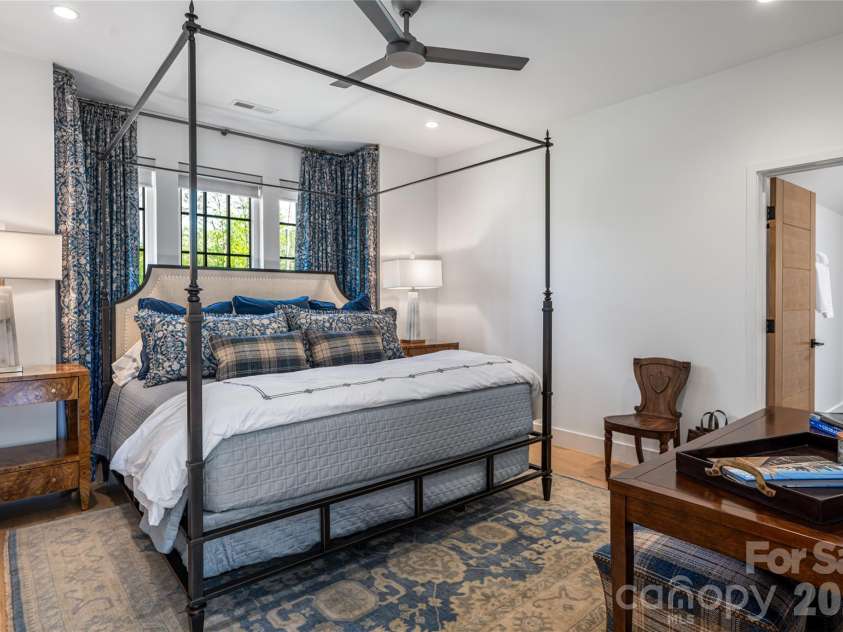 6 Stansbury Drive, Asheville, NC 28803.  MLS# CAR4377090, YatesRealty ID 20483. 