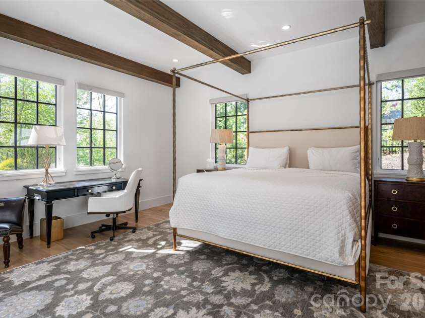6 Stansbury Drive, Asheville, NC 28803.  MLS# CAR4377090, YatesRealty ID 20483. 