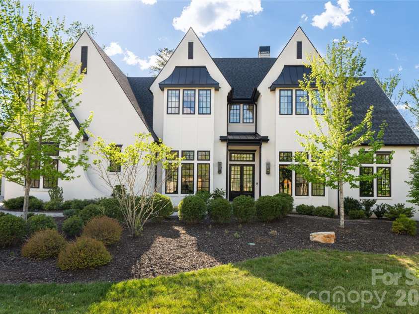 6 Stansbury Drive, Asheville, NC 28803.  MLS# CAR4377090, YatesRealty ID 20483. 