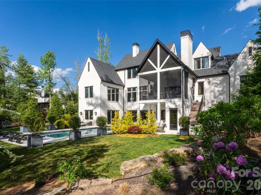 6 Stansbury Drive, Asheville, NC 28803.  MLS# CAR4377090, YatesRealty ID 20483. 