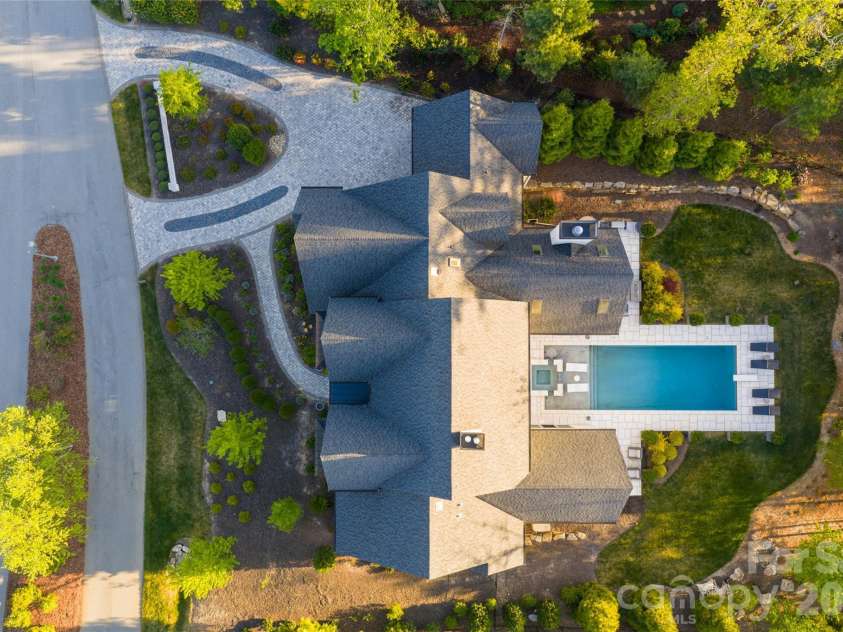 6 Stansbury Drive, Asheville, NC 28803.  MLS# CAR4377090, YatesRealty ID 20483. 