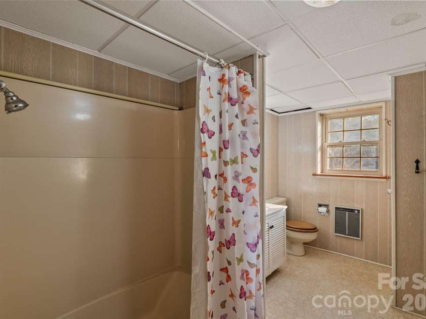 591 Landrum Road, Columbus, NC 28722.  MLS# CAR4337351, YatesRealty ID 20484. Apartment bath