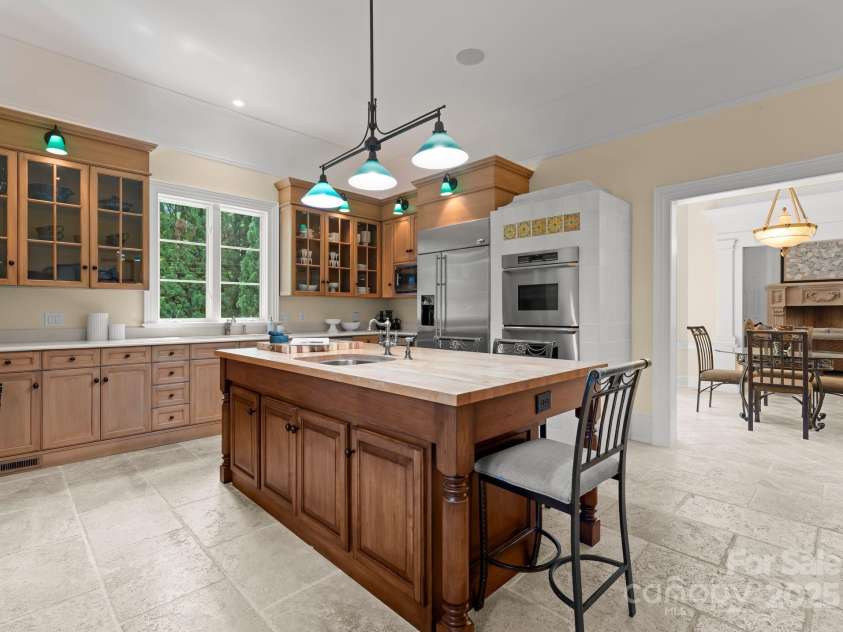 5030 Hardison Road, Charlotte, NC 28226.  MLS# CAR4250642, YatesRealty ID 20486. 