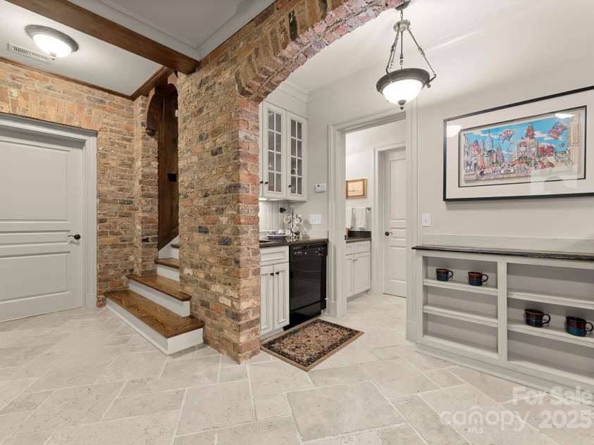 5030 Hardison Road, Charlotte, NC 28226.  MLS# CAR4250642, YatesRealty ID 20486. 