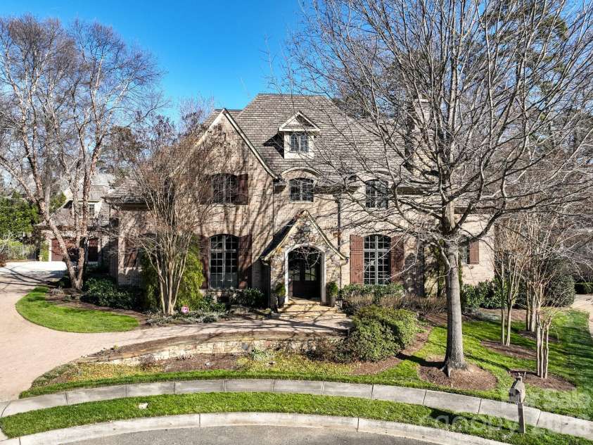 229 Wrenwood Lane, Charlotte, NC 28211.  MLS# CAR4333532, YatesRealty ID 20489. 
