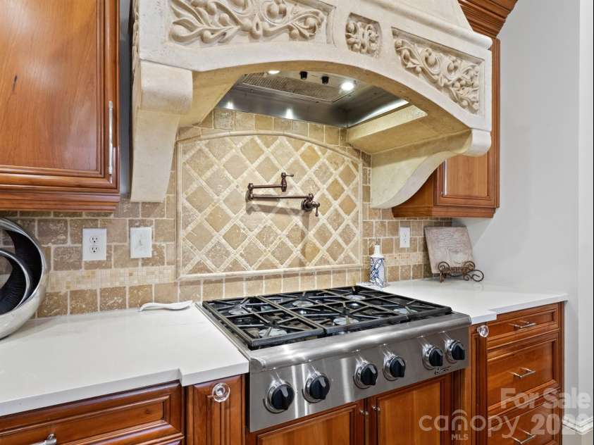 229 Wrenwood Lane, Charlotte, NC 28211.  MLS# CAR4333532, YatesRealty ID 20489. 