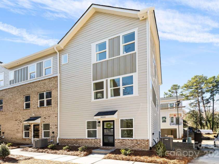 3713 Lou Ann Avenue, Charlotte, NC 28208.  MLS# CAR4210331, YatesRealty ID 20489. 