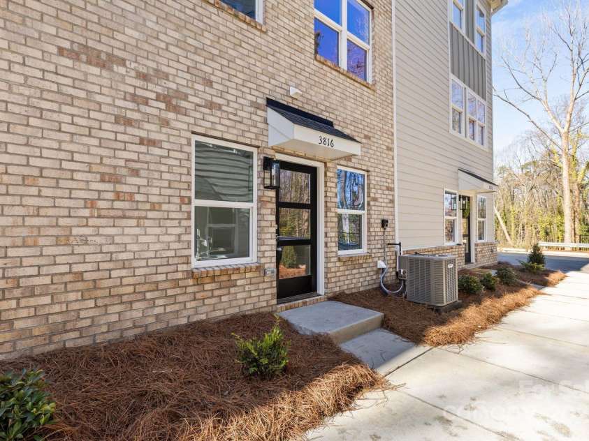 3713 Lou Ann Avenue, Charlotte, NC 28208.  MLS# CAR4210331, YatesRealty ID 20489. 