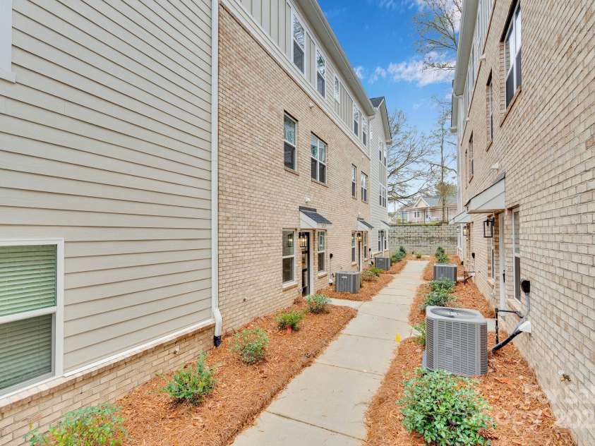 3713 Lou Ann Avenue, Charlotte, NC 28208.  MLS# CAR4327588, YatesRealty ID 20489. 