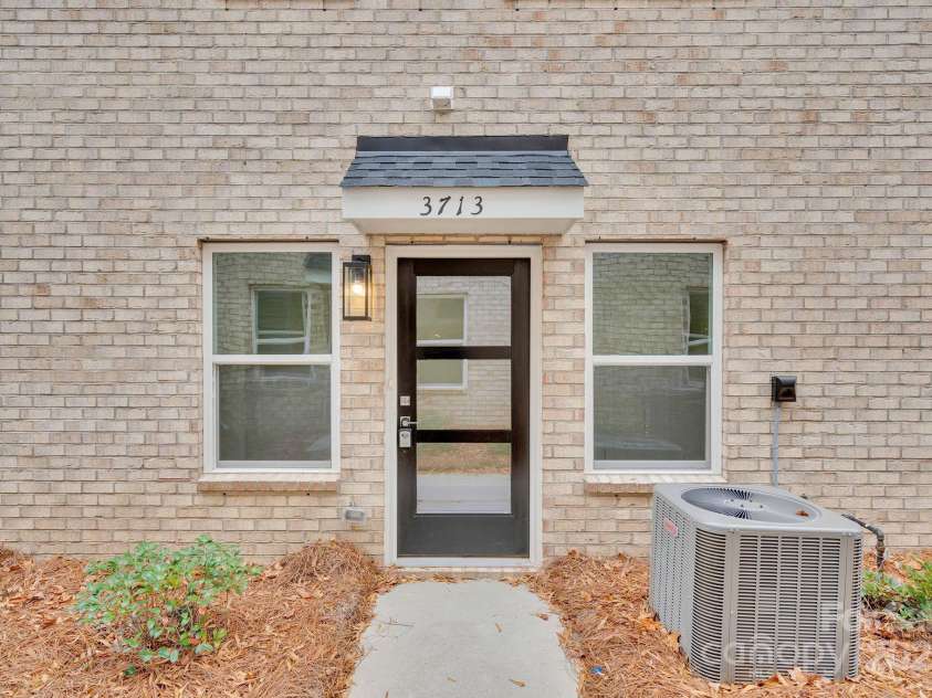 3713 Lou Ann Avenue, Charlotte, NC 28208.  MLS# CAR4327588, YatesRealty ID 20489. 