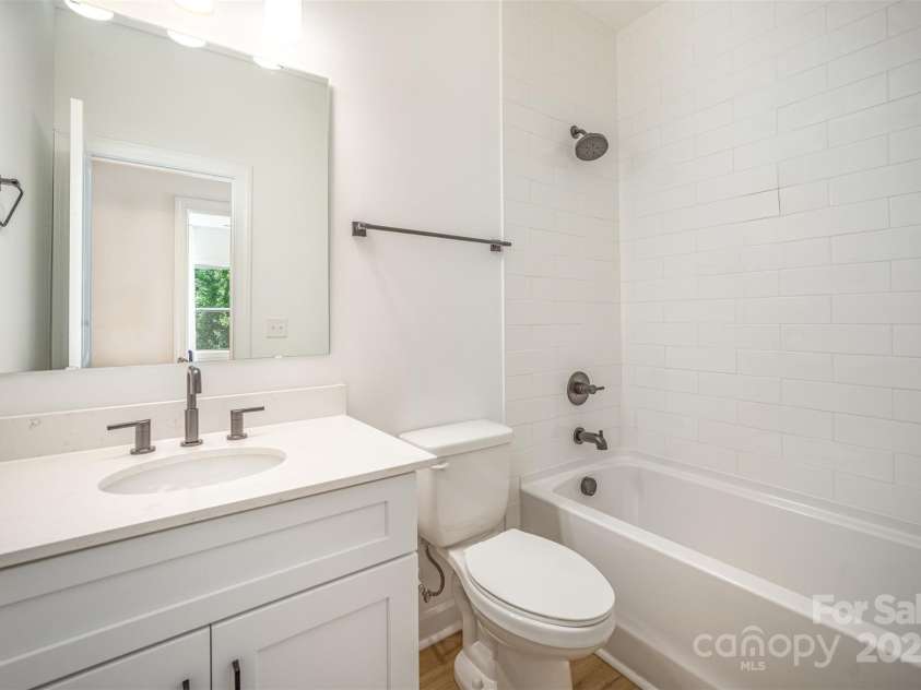 3713 Lou Ann Avenue, Charlotte, NC 28208.  MLS# CAR4327588, YatesRealty ID 20489. 