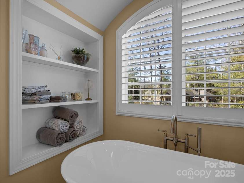 1011 Columbine Road, Asheville, NC 28803.  MLS# CAR4231603, YatesRealty ID 2049. 