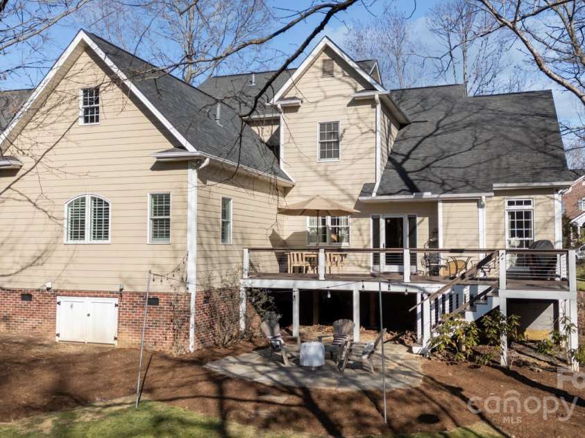 1011 Columbine Road, Asheville, NC 28803.  MLS# CAR4231603, YatesRealty ID 2049. Relax and entertain among the fresh mountain air in your fully fenced-in private backyard!