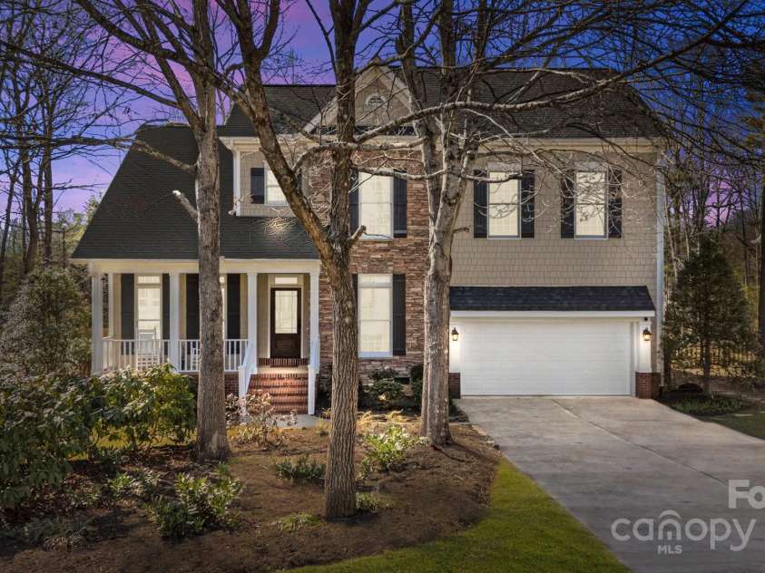 1011 Columbine Road, Asheville, NC 28803.  MLS# CAR4231603, YatesRealty ID 2049. Welcome to 1011 Columbine Road in Biltmore Park!