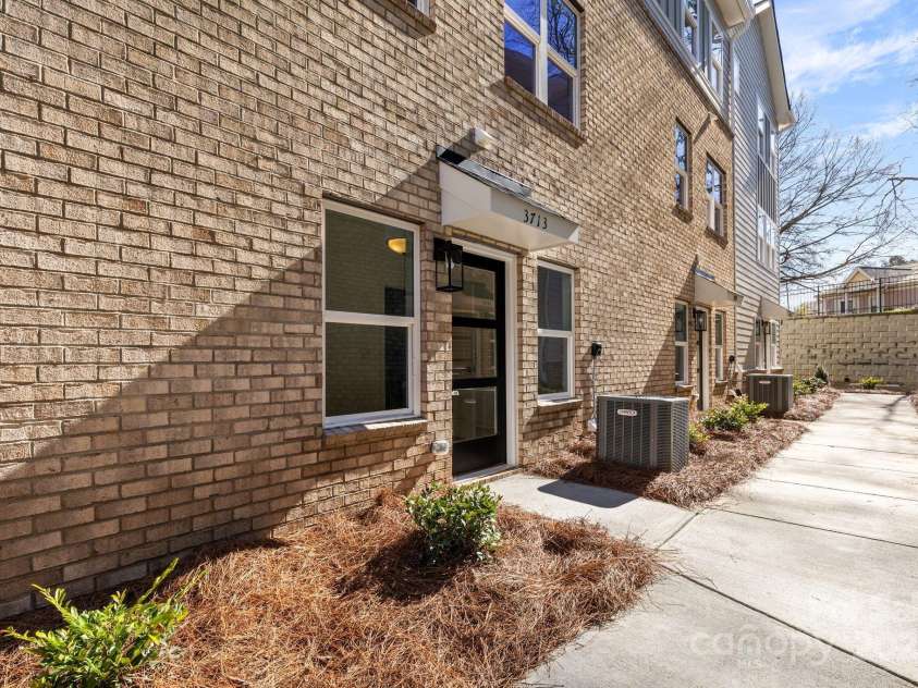 3709 Lou Ann Avenue, Charlotte, NC 28208.  MLS# CAR4210319, YatesRealty ID 20490. 