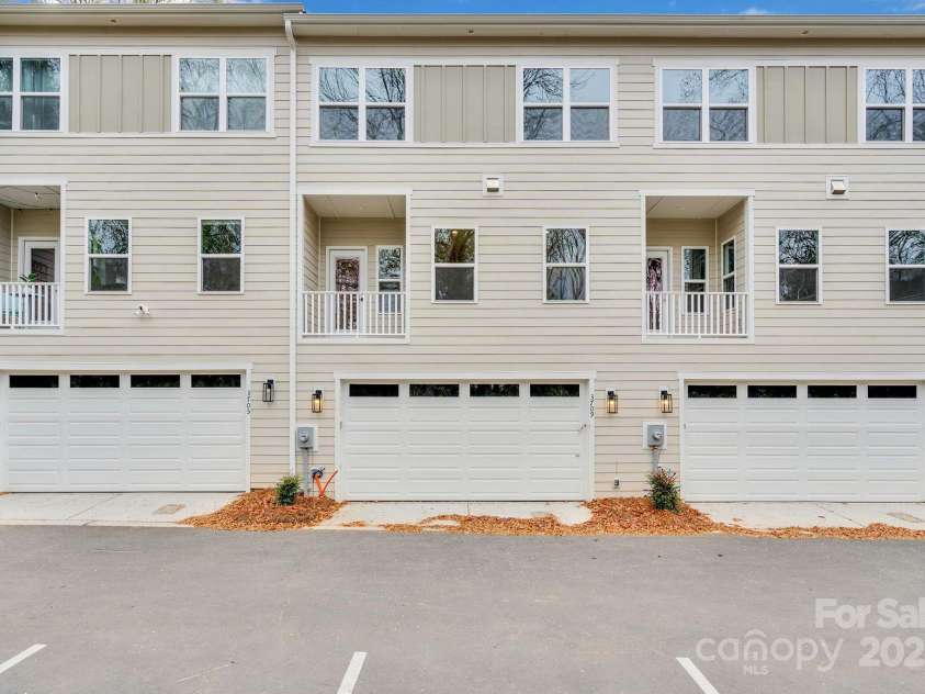 3709 Lou Ann Avenue, Charlotte, NC 28208.  MLS# CAR4326994, YatesRealty ID 20490. 